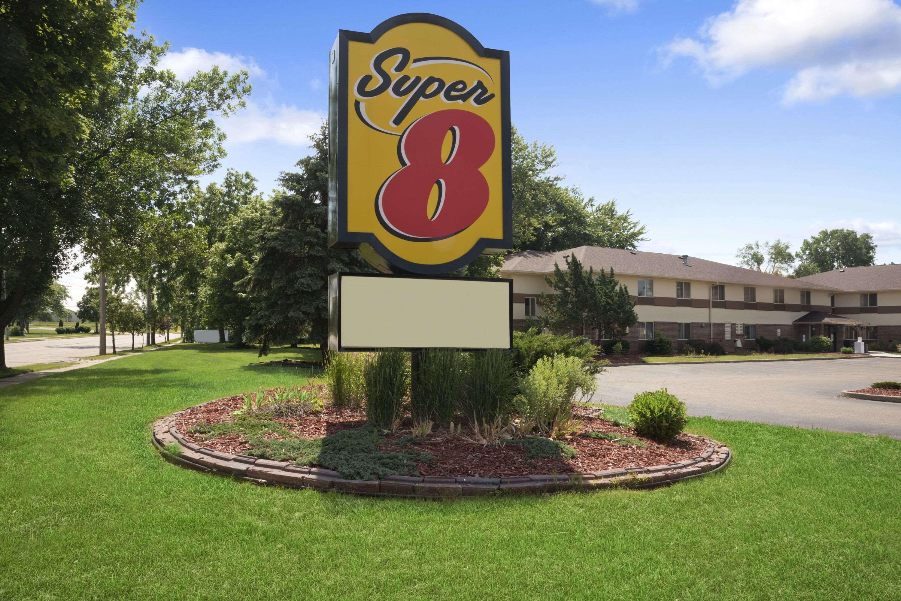 Отель Super 8 By Wyndham Whitewater Wi Экстерьер фото